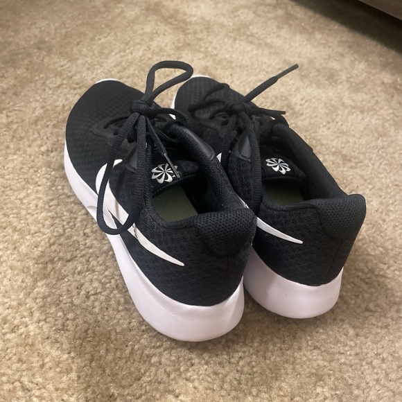 Nike Women’s Tanjun Running Shoes - Picture 3 of 4